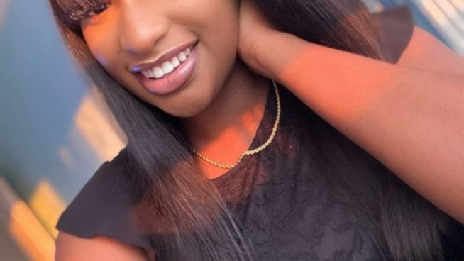 Les faux-cils rouges très osés de Fatou Mbaye, la femme de Kara Mbodj