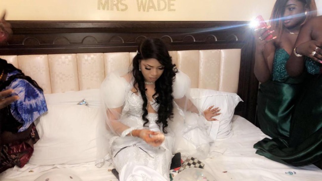 Quand deux animateurs de la Sen tv et 2stv se pendent, Momo "TAKKNA" Ndeye Sokhna. Quand deux animateurs de la Sen tv et 2stv se pendent, Momo "TAKKNA" Ndeye Sokhna.