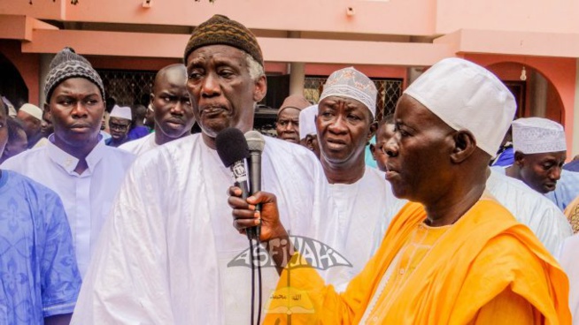 Inhumation de Pape Malick Sy : La prière mortuaire dirigée par Serigne Mbaye Sy Abdou Inhumation de Pape Malick Sy : La prière mortuaire dirigée par Serigne Mbaye Sy Abdou