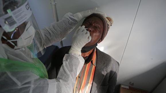 Coronavirus : un vaccin testé en Afrique du Sud Coronavirus : un vaccin testé en Afrique du Sud