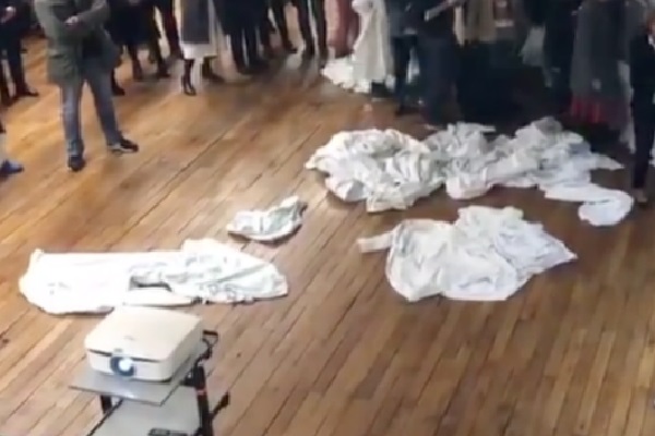 Situation inattendue: désavoués par Abdoulaye Diouf Sarr, les médecins doctorants de Diamniadio et Dalal Diam 'jettent blouses blanches à terre' Situation inattendue: désavoués par Abdoulaye Diouf Sarr, les médecins doctorants de Diamniadio et Dalal Diam 'jettent blouses blanches à terre'