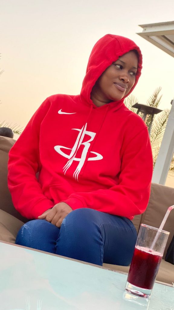 L’animatrice Khady Ka en toute complicité avec son mari footballeur L’animatrice Khady Ka en toute complicité avec son mari footballeur