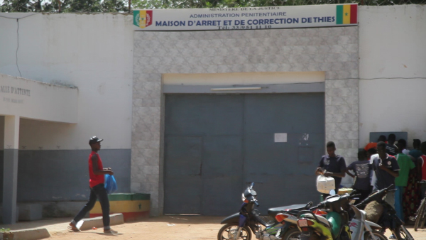 Après l’arrivée du coronavirus dans la prison de Thiès, 2 prisonniers décèdent de manière suspecte Après l’arrivée du coronavirus dans la prison de Thiès, 2 prisonniers décèdent de manière suspecte