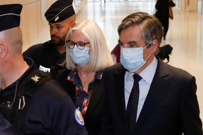 François Fillon et son épouse condamnés pour emplois fictifs au Parlement français.