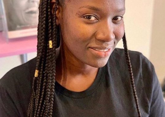 La charmante actrice dans « Maîtresse d’un homme marié », Dialika, sans maquillage. Voilà ce que ça donne ! La charmante actrice dans « Maîtresse d’un homme marié », Dialika, sans maquillage. Voilà ce que ça donne !