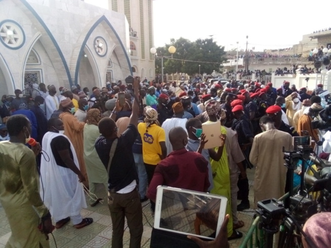 Médina Baye : Voici les tristes images de l’inhumation de la fille aînée de cheikh Al Islam.