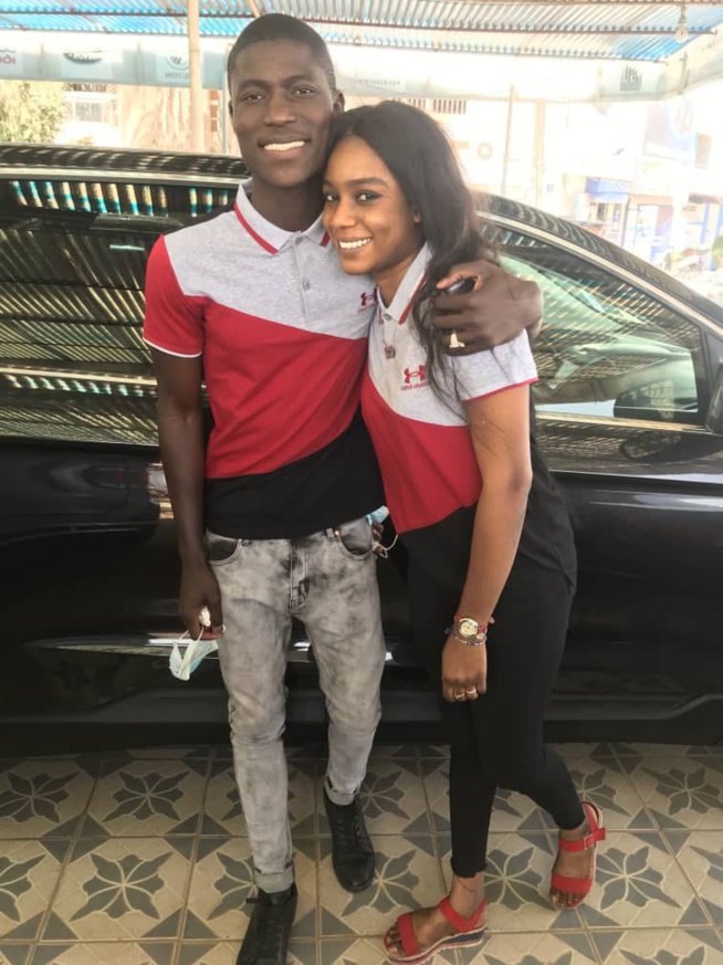 Après 3 ans de mariage, l’animateur de la 7TV El Hadji Mor s’affiche en amoureux avec sa ravissante épouse Après 3 ans de mariage, l’animateur de la 7TV El Hadji Mor s’affiche en amoureux avec sa ravissante épouse