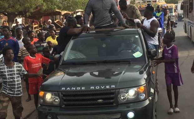 LA TENTATIVE DE VOL DE SA RANGE ROVER VIRE AU DRAME : EUMEU SÈNE AUDITIONNÉ, SES « LIEUTENANTS » ARRÊTÉS LA TENTATIVE DE VOL DE SA RANGE ROVER VIRE AU DRAME : EUMEU SÈNE AUDITIONNÉ, SES « LIEUTENANTS » ARRÊTÉS