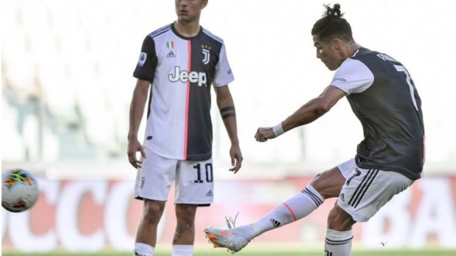 Ronaldo inscrit son premier coup franc avec la Juventus Ronaldo inscrit son premier coup franc avec la Juventus