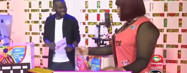 Kaawteef – Quand Pape Cheikh Diallo Et Amina Poté Parle De Dat… De Viviane En Direct