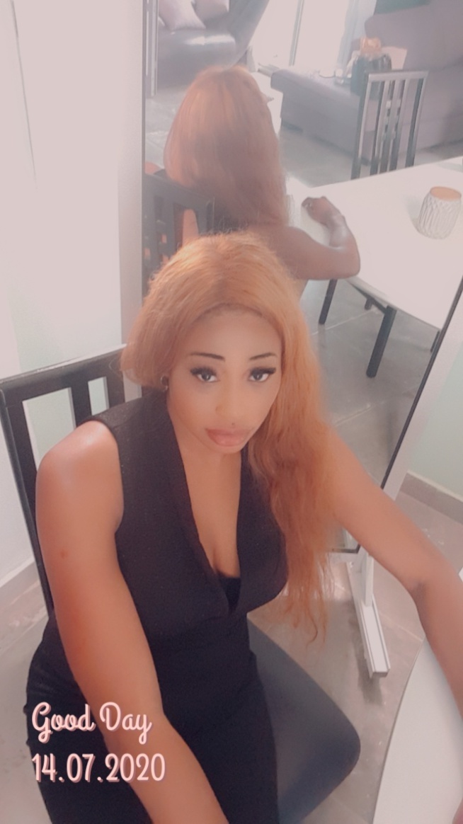 AMETH THIOU SE DECONFINE EN LUNE DE MIEL AVEC SA NIAREL MAMY SOPE LQ SENEGALAISE DE SUICE AU KING FHAD PLACE 