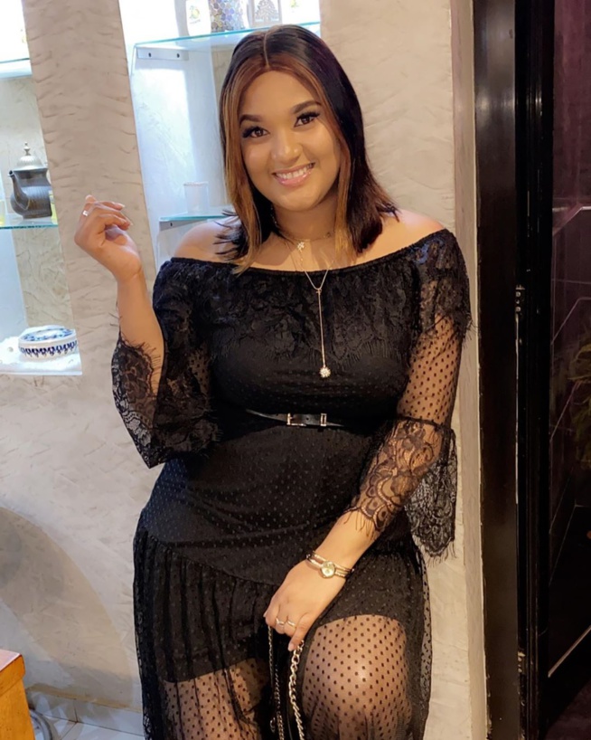 Admirez la belle complicité entre les actrices Eva et Betty Admirez la belle complicité entre les actrices Eva et Betty