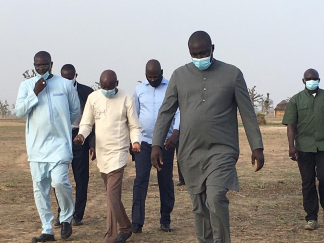 Le Ministre de l'Intérieur Aly Ngouille Ndiaye et le Ministre de l'Urbanisme du Logement et de l'Hygiène publique Abdou Karim Fofana, à Ndingler (Photos) Le Ministre de l'Intérieur Aly Ngouille Ndiaye et le Ministre de l'Urbanisme du Logement et de l'Hygiène publique Abdou Karim Fofana, à Ndingler (Photos)