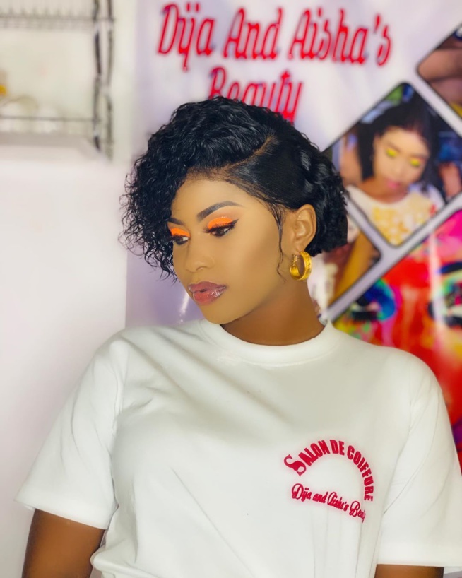 Voici la nouvelle coupe de cheveux très « tendance » de Marichou