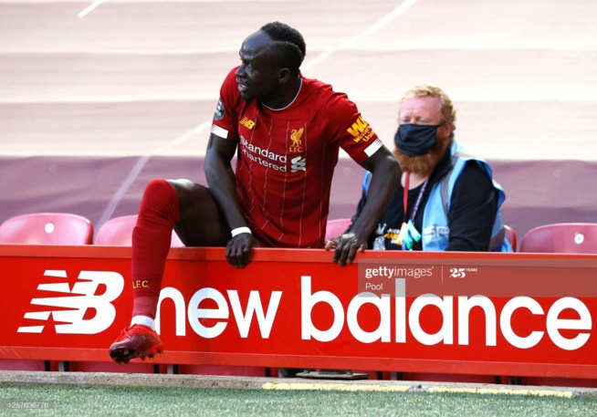Liverpool soulève enfin son trophée, regardez la remise avec Sadio Mané!