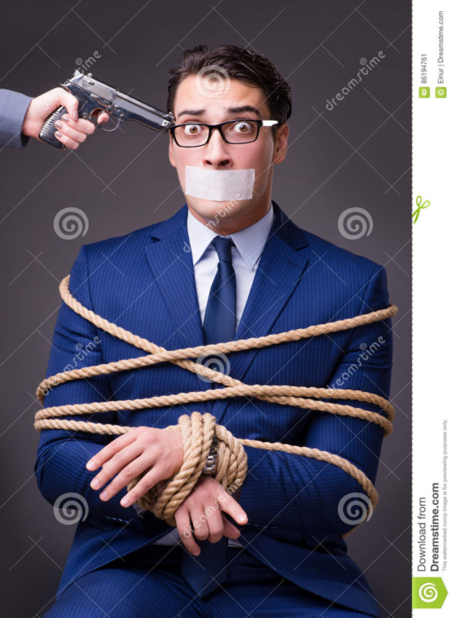 Tabaski: Craignant les foudres de sa femme, il gage sa voiture contre un mouton à 1 million Fcfa Tabaski: Craignant les foudres de sa femme, il gage sa voiture contre un mouton à 1 million Fcfa