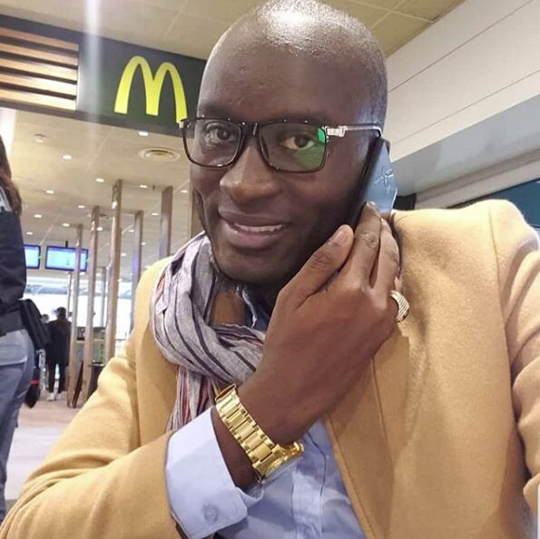 En mode selfie , Oustaz Modou Fall de la Tfm en super star sur les réseaux sociaux … En mode selfie , Oustaz Modou Fall de la Tfm en super star sur les réseaux sociaux …
