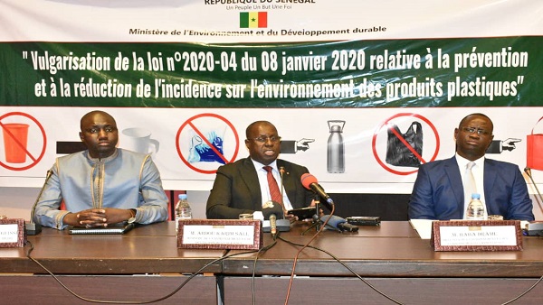Loi sur le plastique - Fâchés contre Abdou Karim Sall, les commerçants mijotent... Loi sur le plastique - Fâchés contre Abdou Karim Sall, les commerçants mijotent...