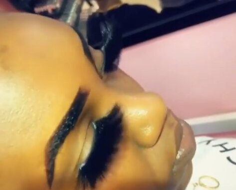 Tendances Tabaski – Les khef 3D « faux cils » de cette fille font le buzz sur les réseaux sociaux