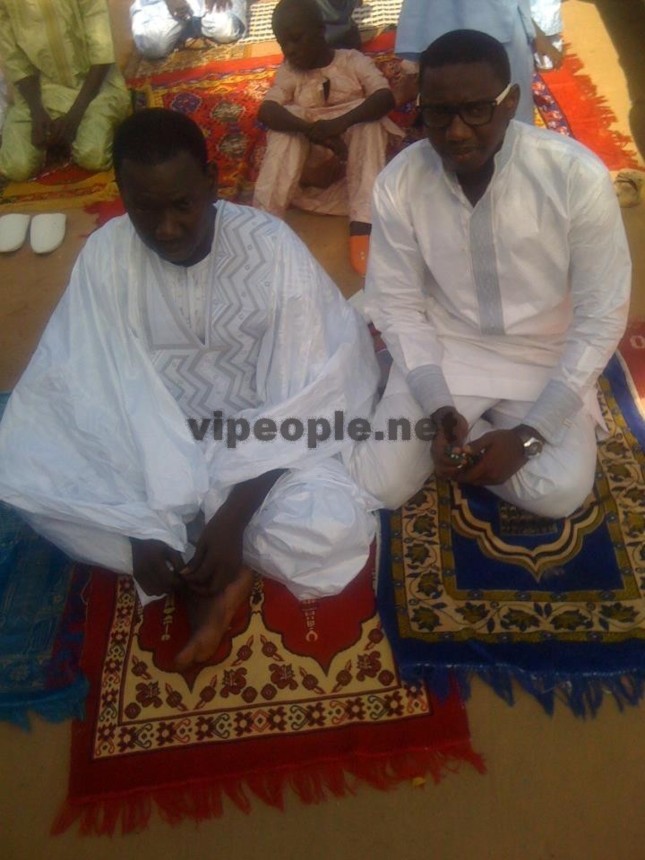 Le responsable du site feeling dakar fait sa prière le jour de la tabaski Le responsable du site feeling dakar fait sa prière le jour de la tabaski