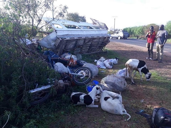 Grave accident à Louga: Un car Ndiaga Ndiaye se renverse faisant plusieurs blessés Grave accident à Louga: Un car Ndiaga Ndiaye se renverse faisant plusieurs blessés