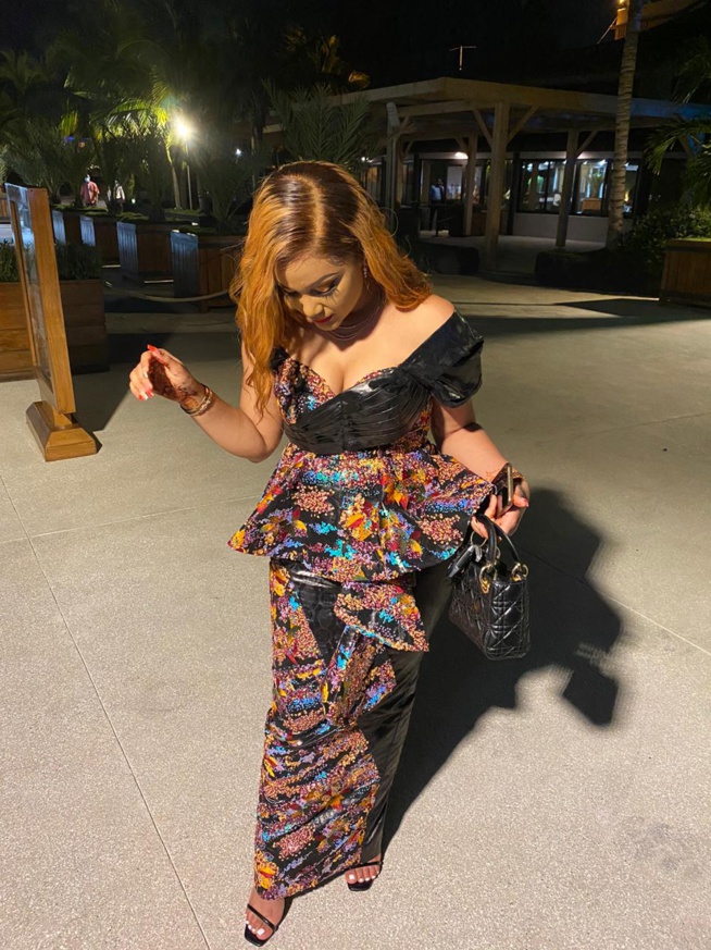 Sagnsé Tabaski : L’actrice Juliana de la série tour de famille expose sa beauté fatale qui rayonne sur les réseaux sociaux….. Sagnsé Tabaski : L’actrice Juliana de la série tour de famille expose sa beauté fatale qui rayonne sur les réseaux sociaux…..