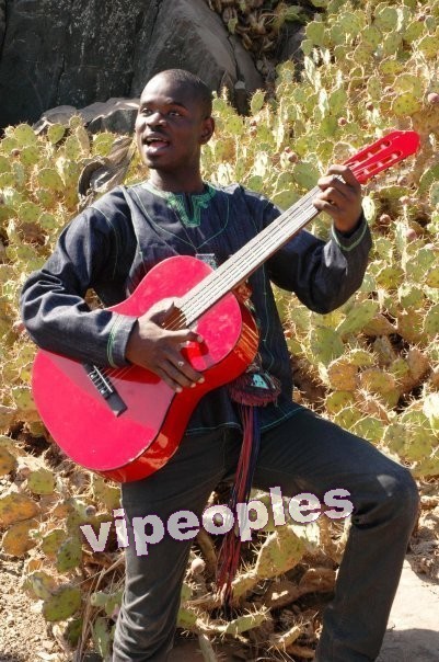 Pape Cheikh Diallo chante du Roméo pour sa Juliette