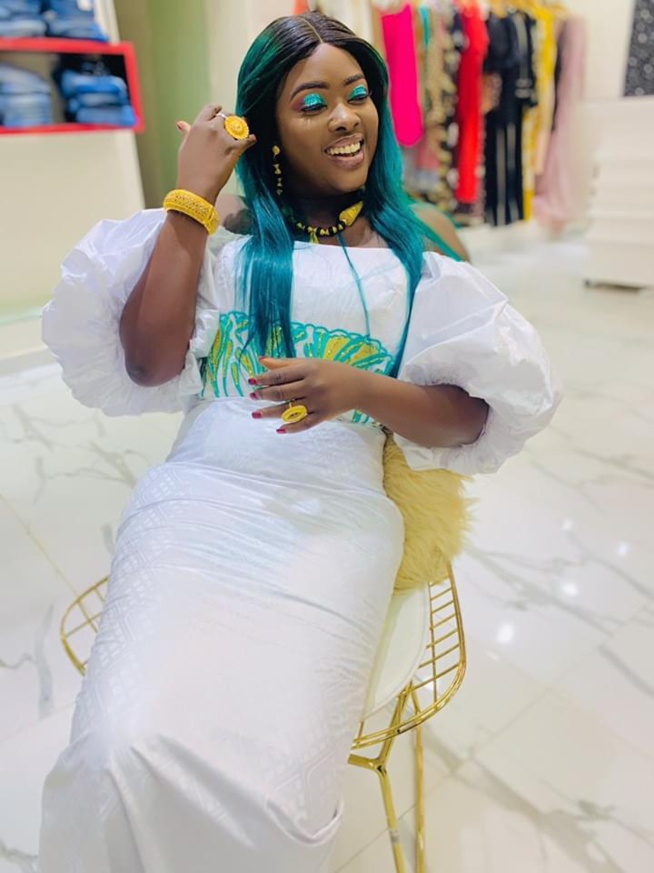 L’élégante Sabel Dieng, l’artiste adossée à ses valeurs… L’élégante Sabel Dieng, l’artiste adossée à ses valeurs…