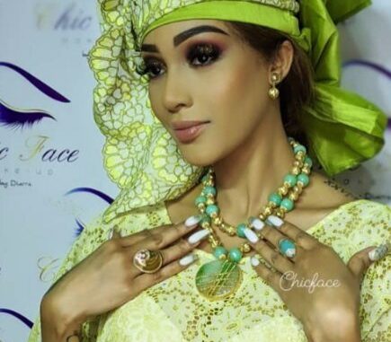 Les nouvelles clichés d’Adja Diallo, Toute heureuse, en bonne forme