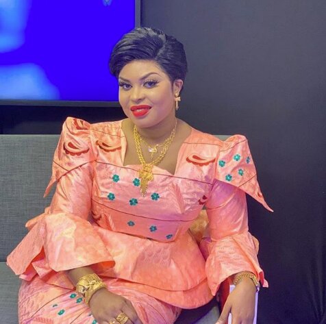 L’animatrice de la Sen tv, Maman une beauté qui n’a pas d’égale en Mode Sagnsé Tabaski…. L’animatrice de la Sen tv, Maman une beauté qui n’a pas d’égale en Mode Sagnsé Tabaski….