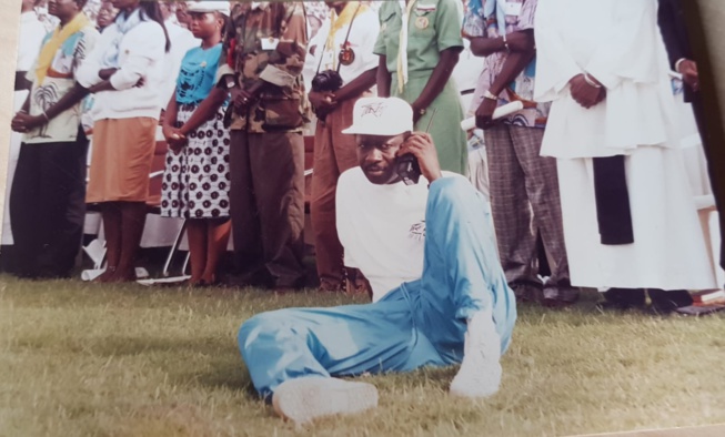 Qui est cette personne sur la photo devenu aujourd'hui le Number One de la production audiovisuel et une grande personnalité du pays Qui est cette personne sur la photo devenu aujourd'hui le Number One de la production audiovisuel et une grande personnalité du pays