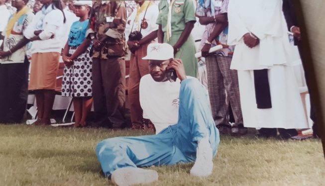 Qui est cette personne sur la photo devenu aujourd'hui le Number One de la production audiovisuel et une grande personnalité du pays Qui est cette personne sur la photo devenu aujourd'hui le Number One de la production audiovisuel et une grande personnalité du pays