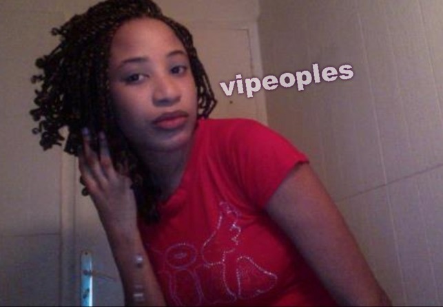 Voici Reimouza Diallo, la soeur de la chanteuse Adjouza l Voici Reimouza Diallo, la soeur de la chanteuse Adjouza l