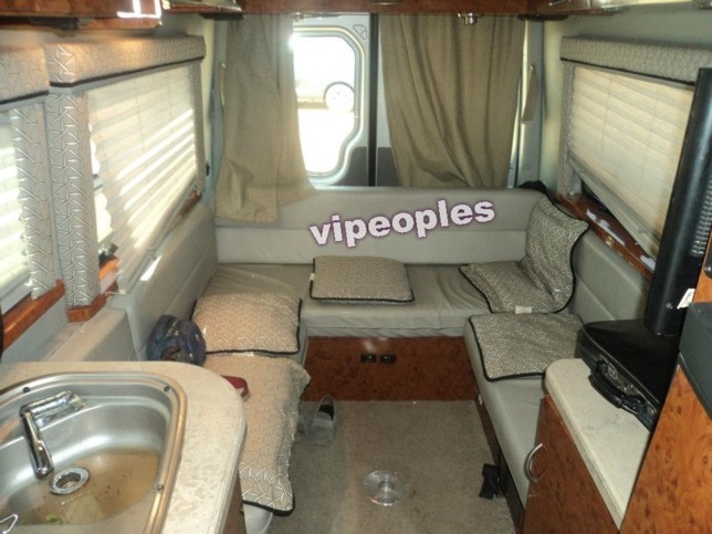 Fadel Mbacké dans le camping car de Ahmed Khalifa Niasse! Fadel Mbacké dans le camping car de Ahmed Khalifa Niasse!