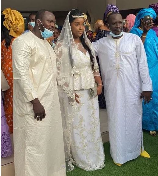 Contexte COVID-19 oblige ou grande simplicité : Nora Bâ, la fille du ministre Amadou s’est marié hier discrètement Contexte COVID-19 oblige ou grande simplicité : Nora Bâ, la fille du ministre Amadou s’est marié hier discrètement