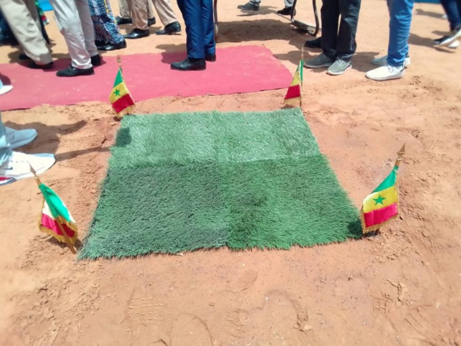 Covid-19: Malgré l’interdiction, Matar Bâ inaugure en grande pompe un gazon synthétique Covid-19: Malgré l’interdiction, Matar Bâ inaugure en grande pompe un gazon synthétique