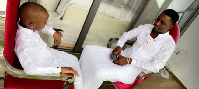 Wally B. Seck en toute complicité avec son fils Wally B. Seck en toute complicité avec son fils