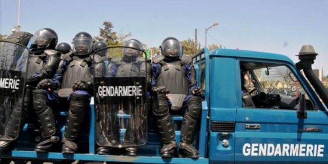 Attaque de la gendarmerie de Ballou : 2 gendarmes blessés, 16 jeunes arrêtés Attaque de la gendarmerie de Ballou : 2 gendarmes blessés, 16 jeunes arrêtés
