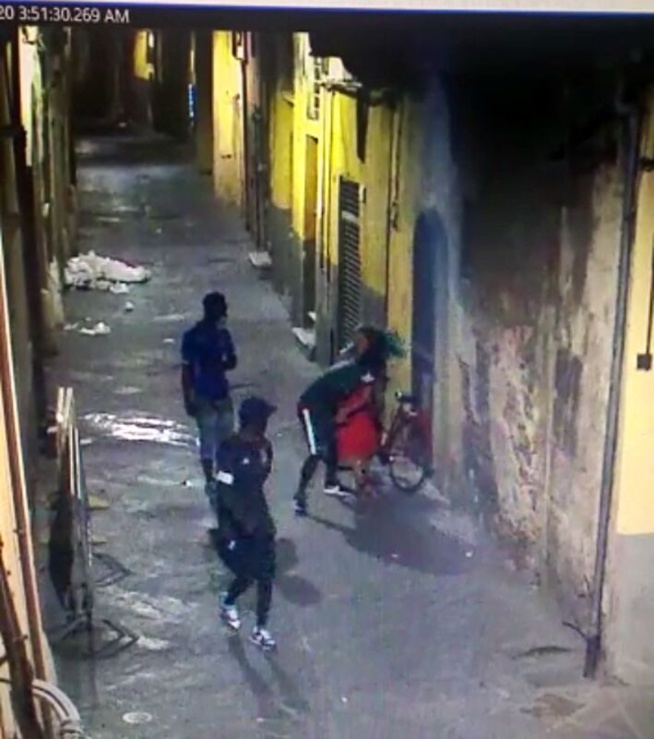 Italie : Des Sénégalais dépouillent, en pleine rue, une femme, les excuses de la communauté