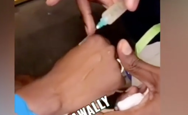 Malade, Wally Seck prend une piqûre et se fait filmer par…[Vidéo]