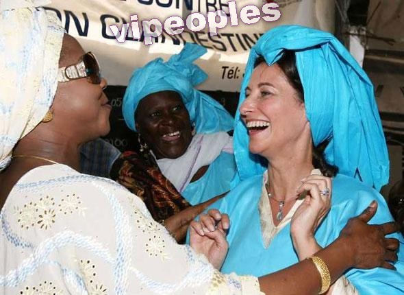 Ségolène Royal en boubou, montre que le Sénégal est sa terre natale