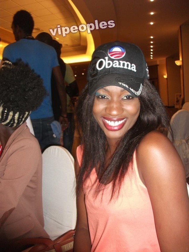 Fatoufine Niang porte la casquette de Obama pour le soutenir !