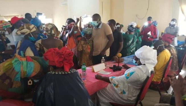 Bignona : La ministre Aminata Assome Diatta « déchire » les mesures édictées par Aly Ngouille Ndiaye et crée un grand rassemblement