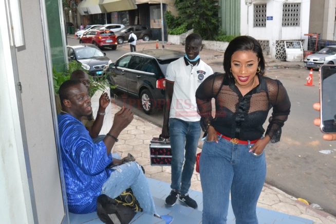 En images , Aida Sambe en mode décontractée dévoile ses Rondeurs En images , Aida Sambe en mode décontractée dévoile ses Rondeurs