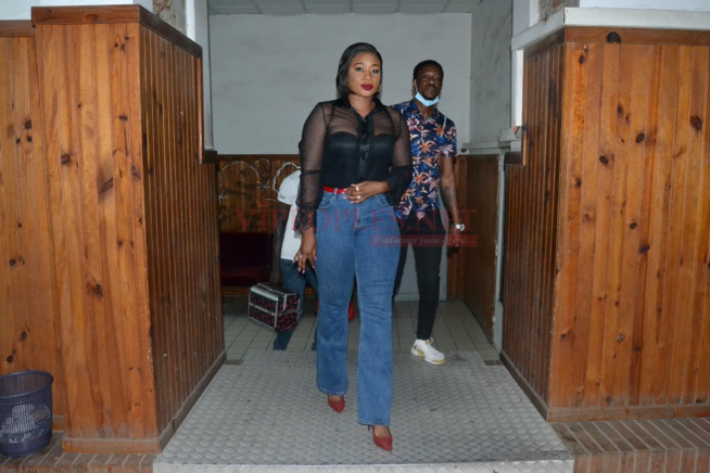 En images , Aida Sambe en mode décontractée dévoile ses Rondeurs En images , Aida Sambe en mode décontractée dévoile ses Rondeurs