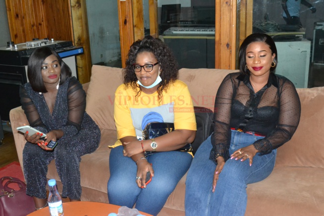 En images , Aida Sambe en mode décontractée dévoile ses Rondeurs En images , Aida Sambe en mode décontractée dévoile ses Rondeurs