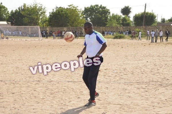 Souleymane Ndene Ndiaye joue du foot!!!