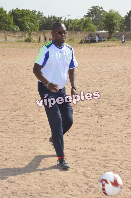 Souleymane Ndene Ndiaye joue du foot!!!