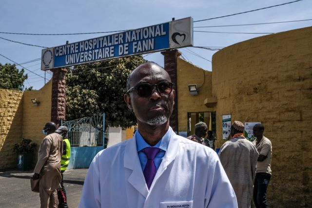 Covid -19 - Le Pr Moussa Seydi ne craint ni le "beut ak laamigne", mais a peur d'être... Covid -19 - Le Pr Moussa Seydi ne craint ni le "beut ak laamigne", mais a peur d'être...