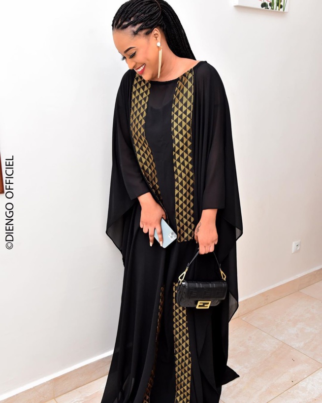 Racky MHDM sublime en robe noire Racky MHDM sublime en robe noire